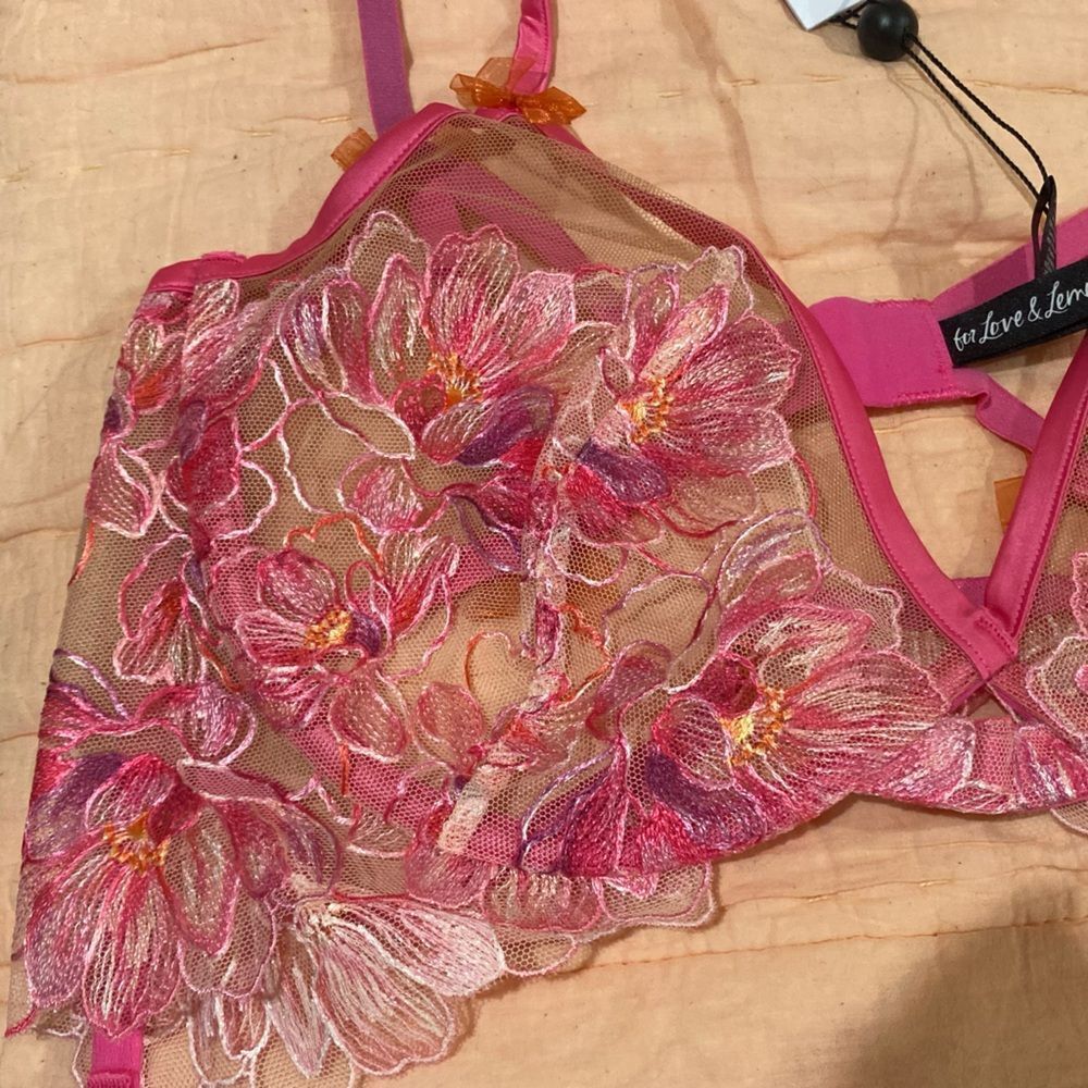 FOR LOVE & LEMONS Hibiscus Embroidery bra 
size 38 D
Color: pink white 
NWT - Picture 8 of 8
